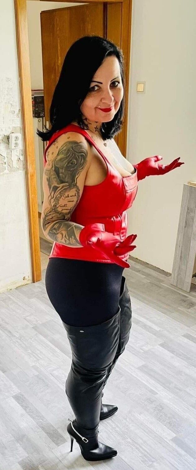 成熟した革の女