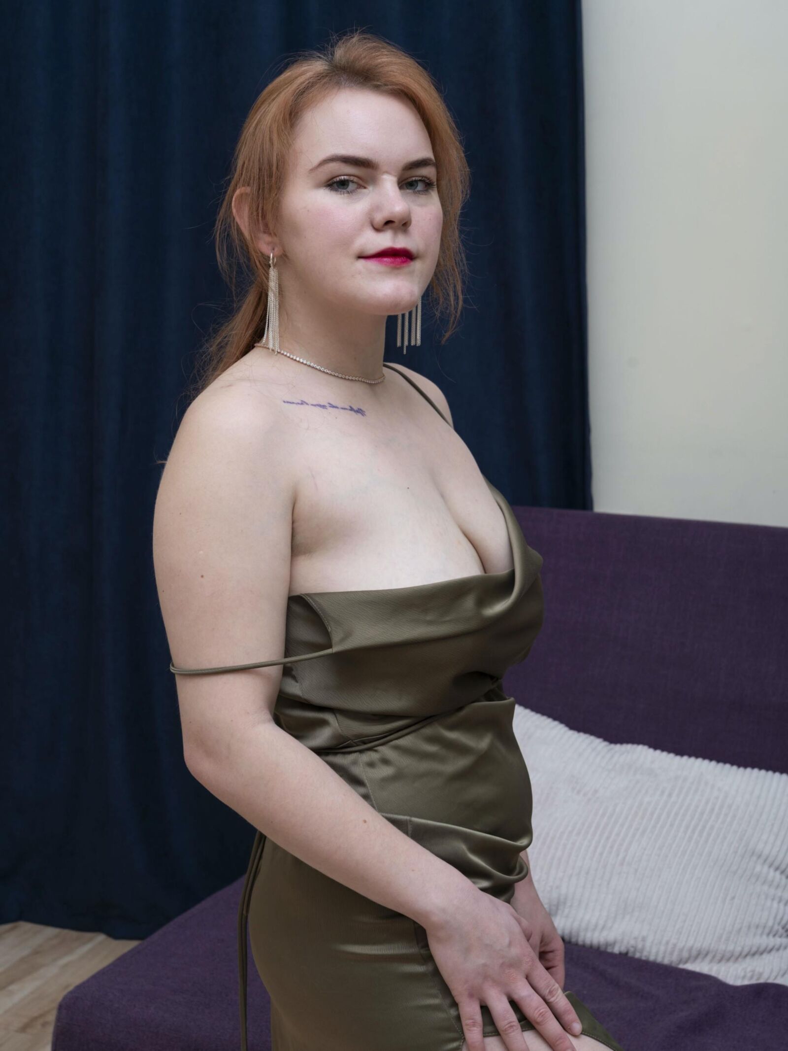Alana Masturbates on the floor