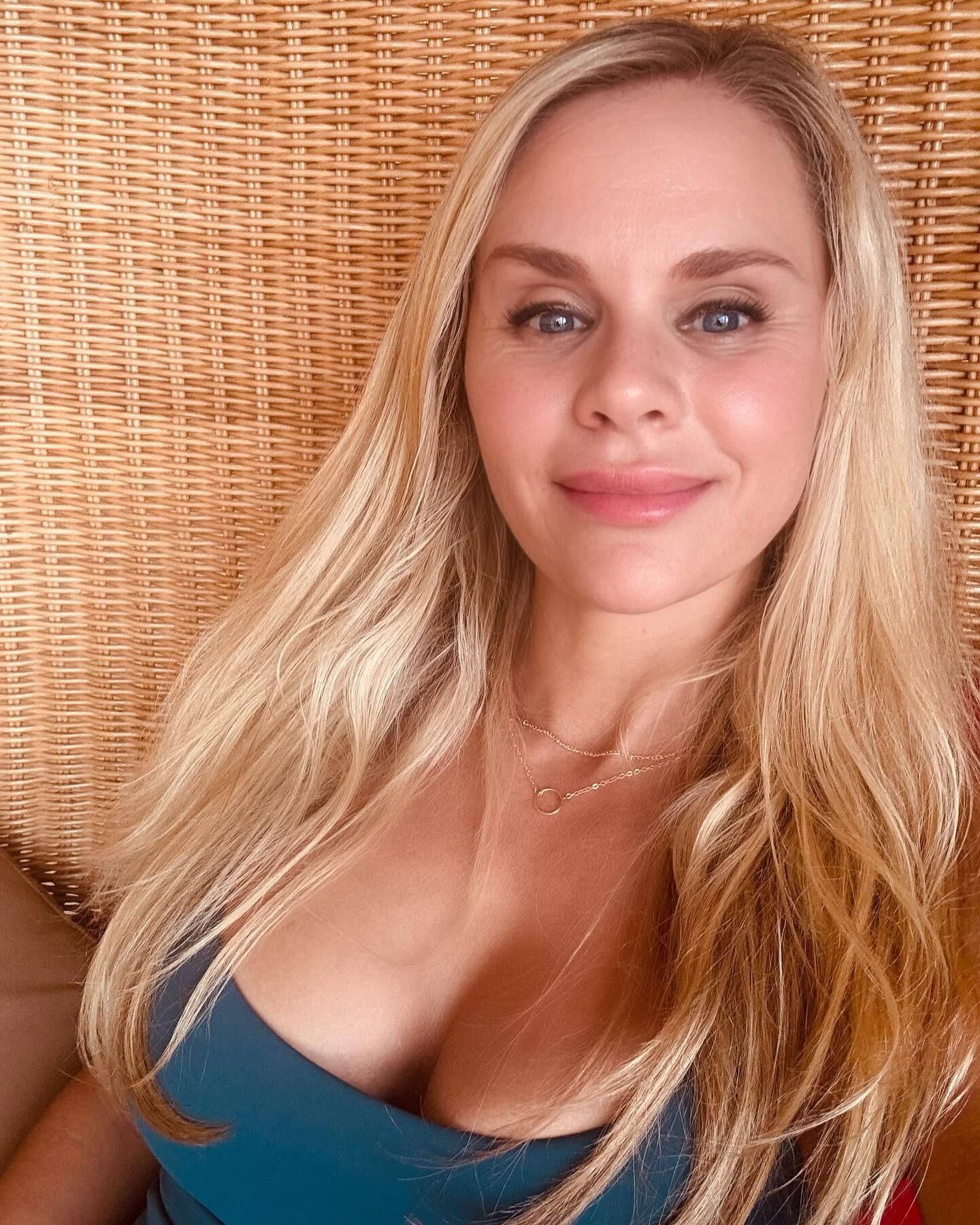 Blonde MILF CAT