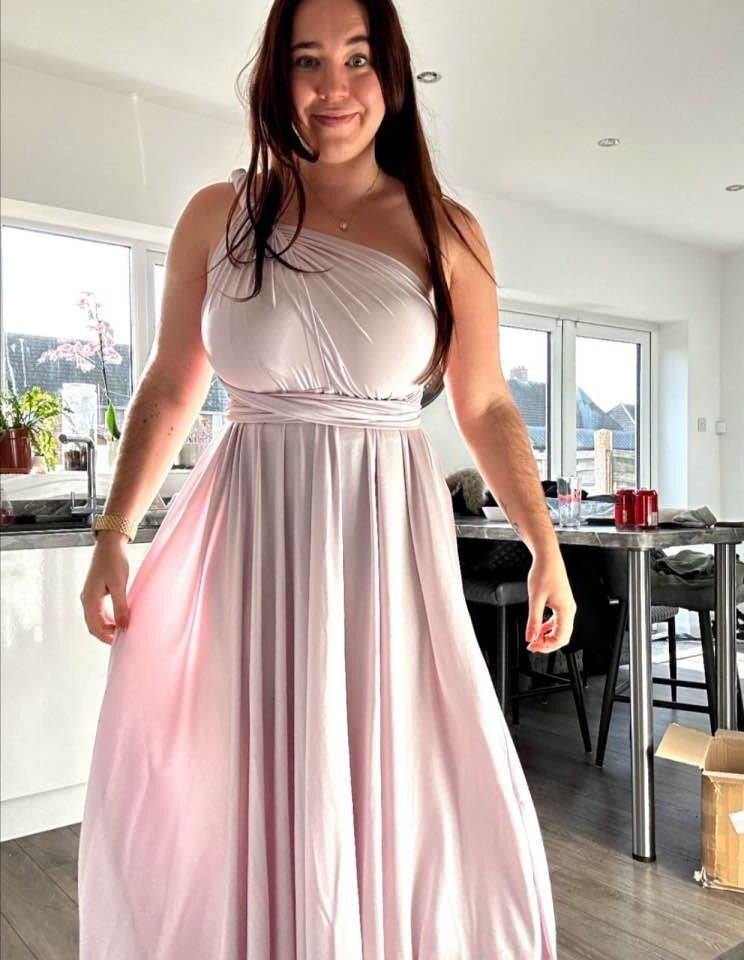 Femme a exposé de gros seins