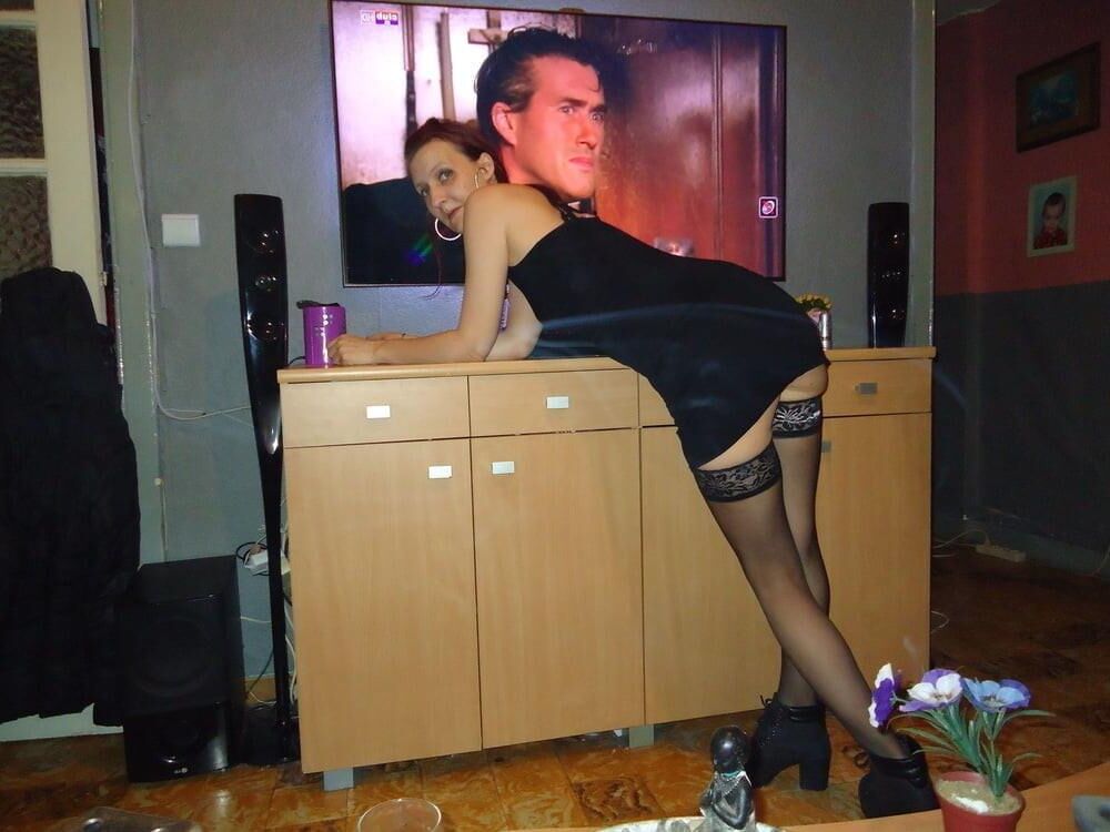 Slim Mature Annette de Belgique aime être nu