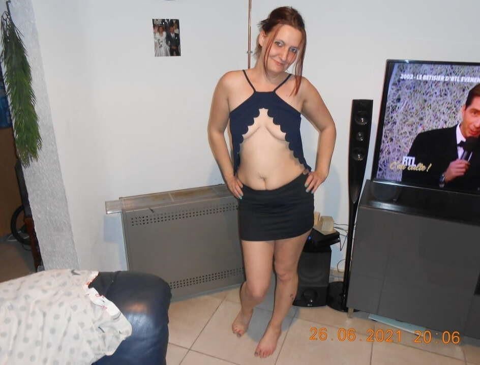 Slim Mature Annette de Belgique aime être nu