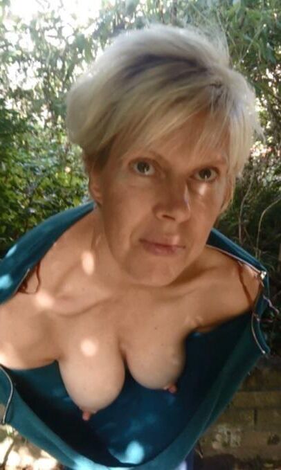 Hé maman, montre-moi tes seins!