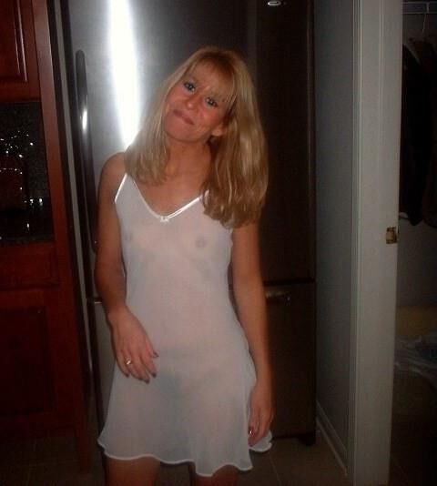 MILF HOTNESS STEPHANIE（元妻の友人は似ているように見えます）