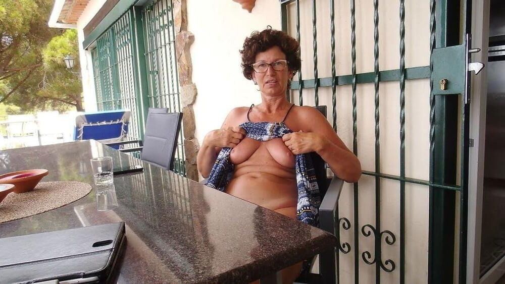 Hé maman, montre-moi tes seins!