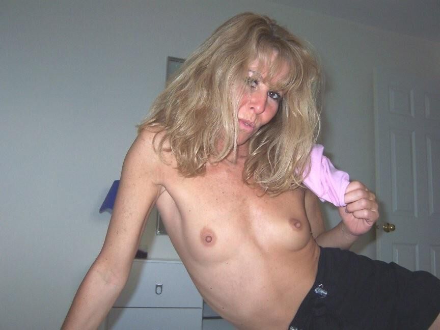 MILF HOTNESS STEPHANIE（元妻の友人は似ているように見えます）