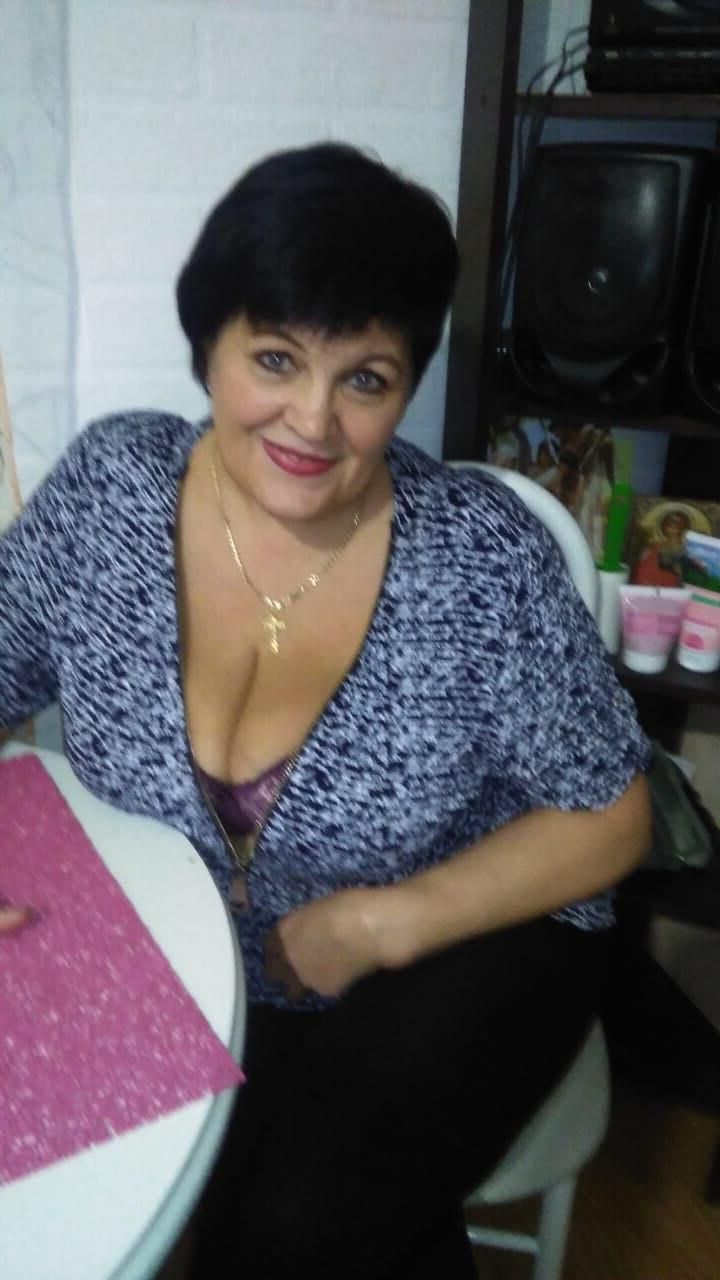Big titted granny cleavage heaven 
