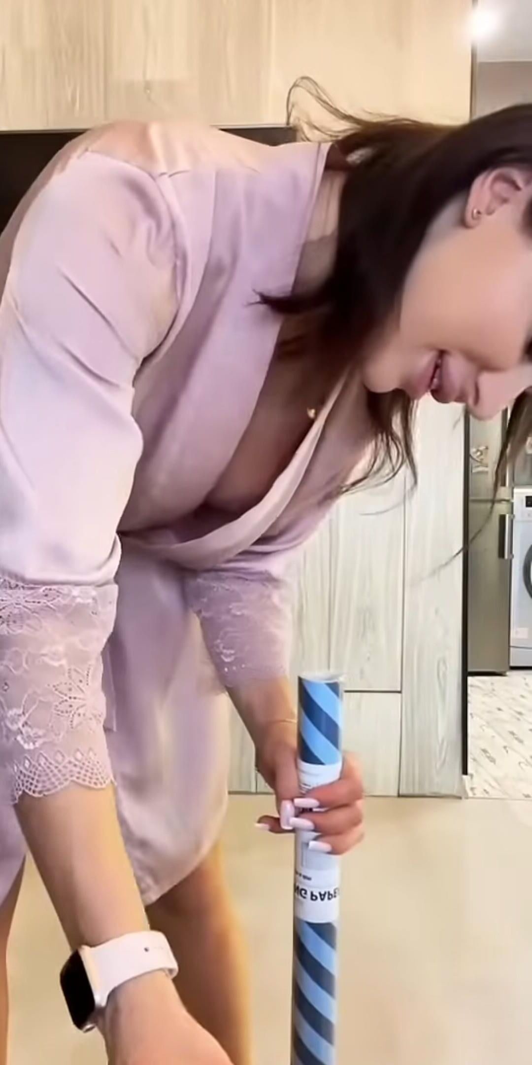 Puta madura downblouse