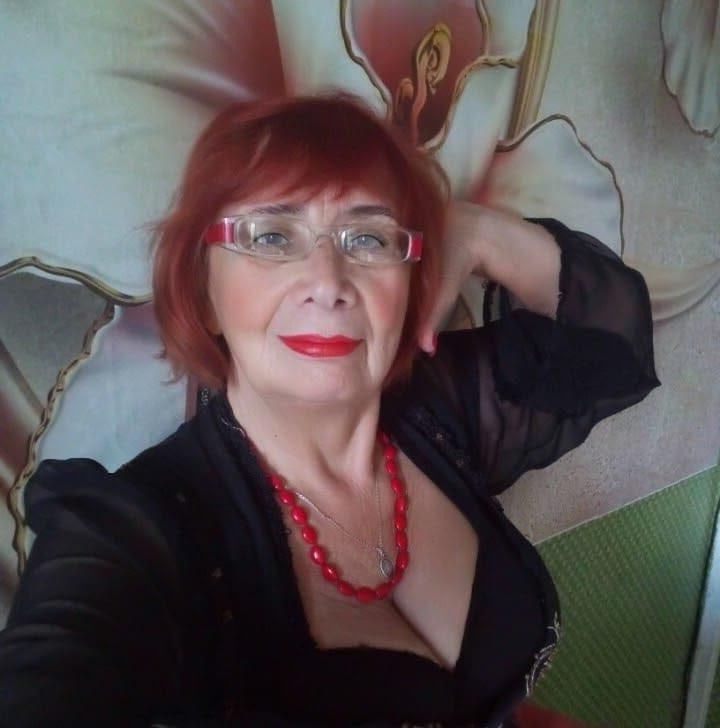 Big titted granny cleavage heaven 