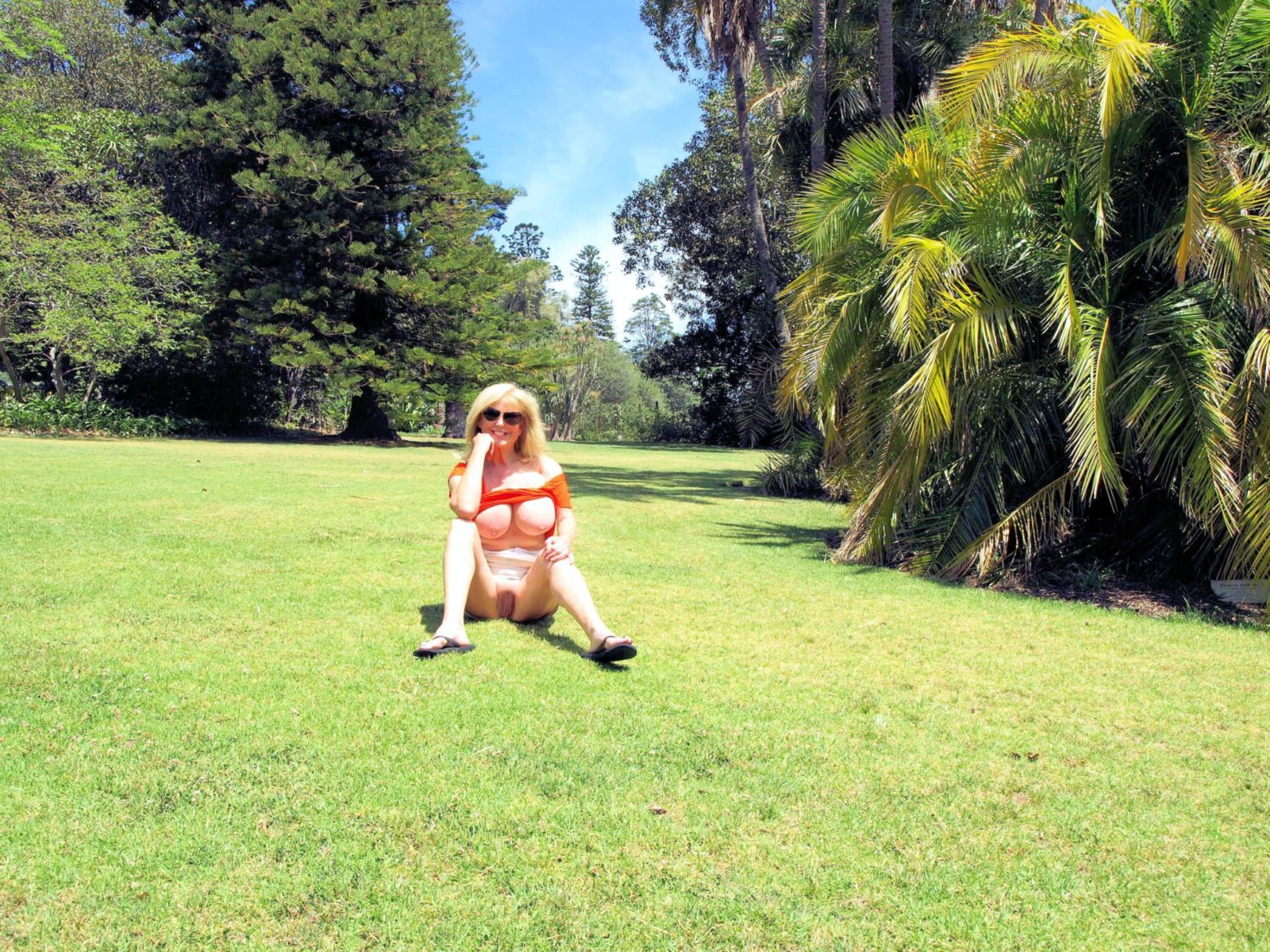 La deliciosa Lady Diane se vuelve salvaje: arbusto, playa y parques!