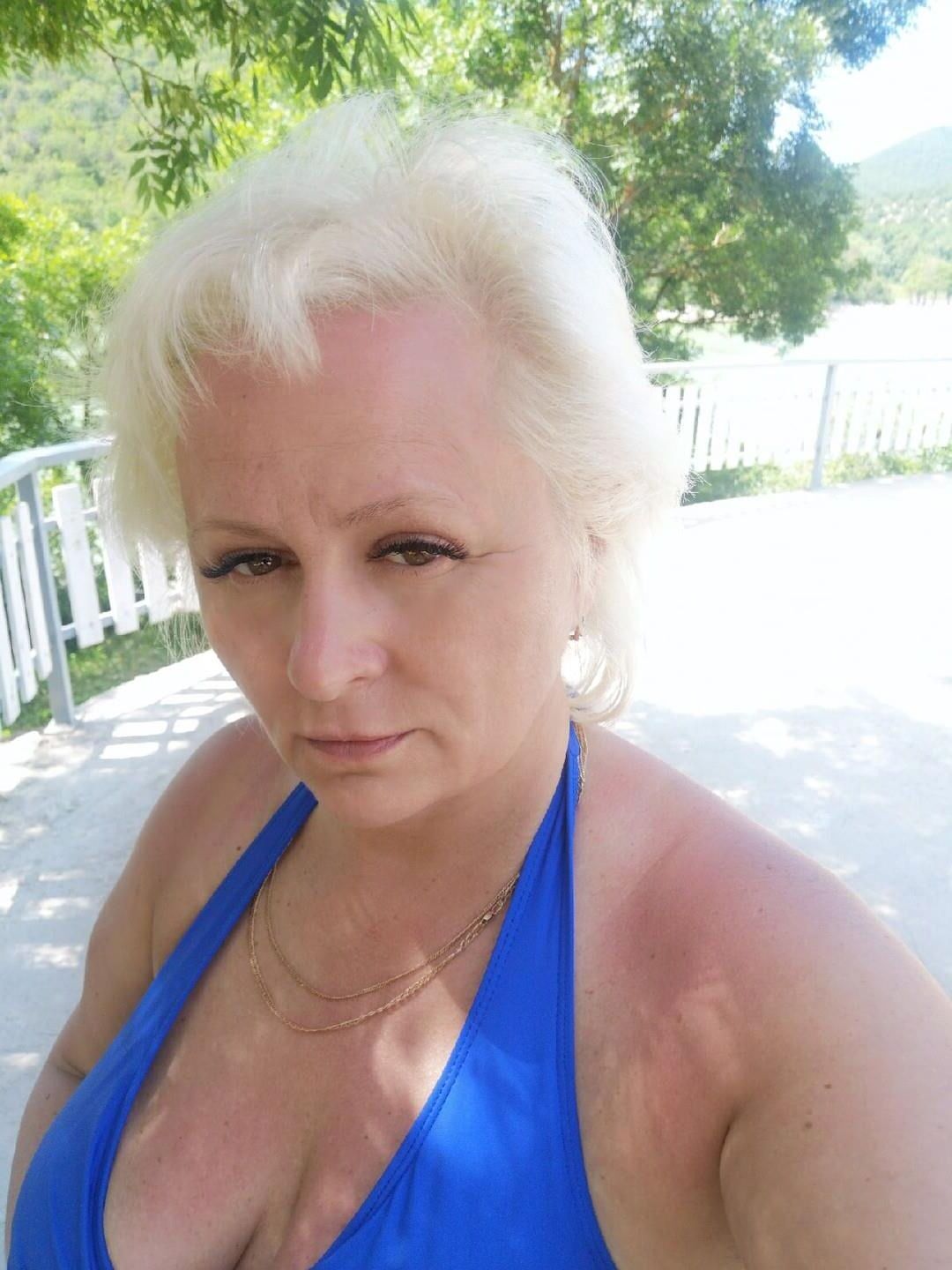 Help. Im addicted to granny cleavage.