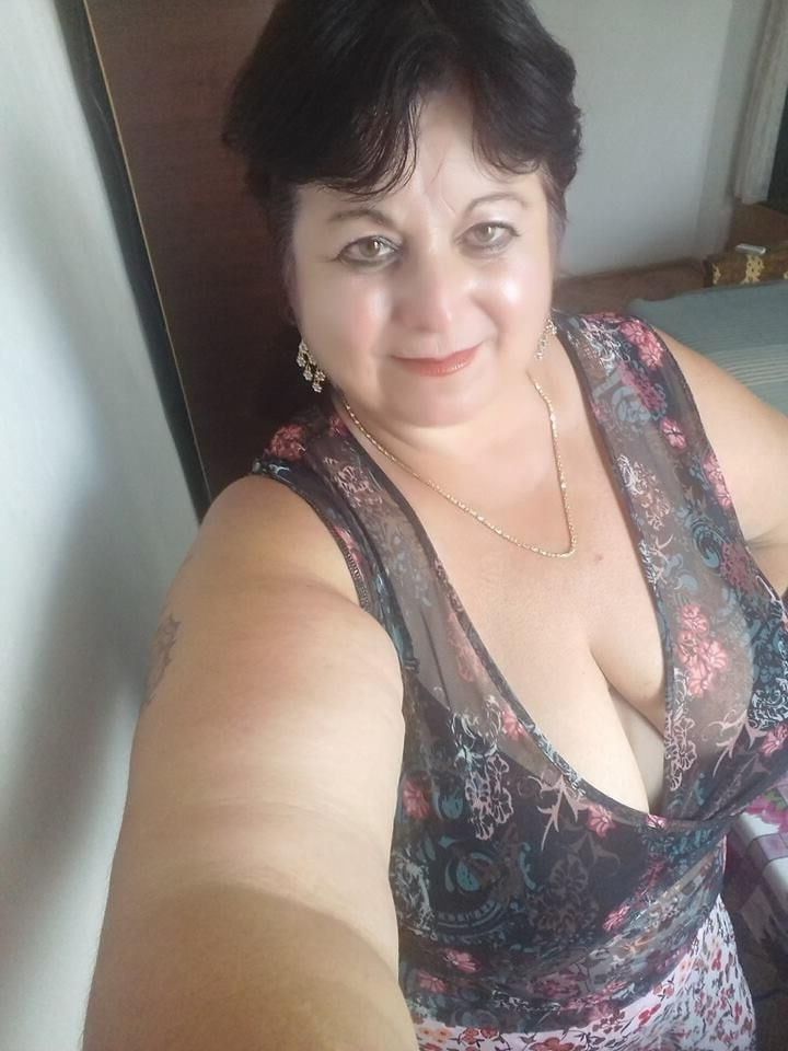 Big titted granny cleavage heaven 