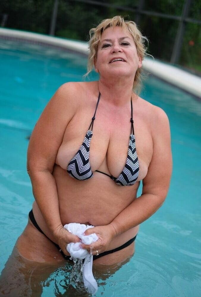 Gilf bikini babes