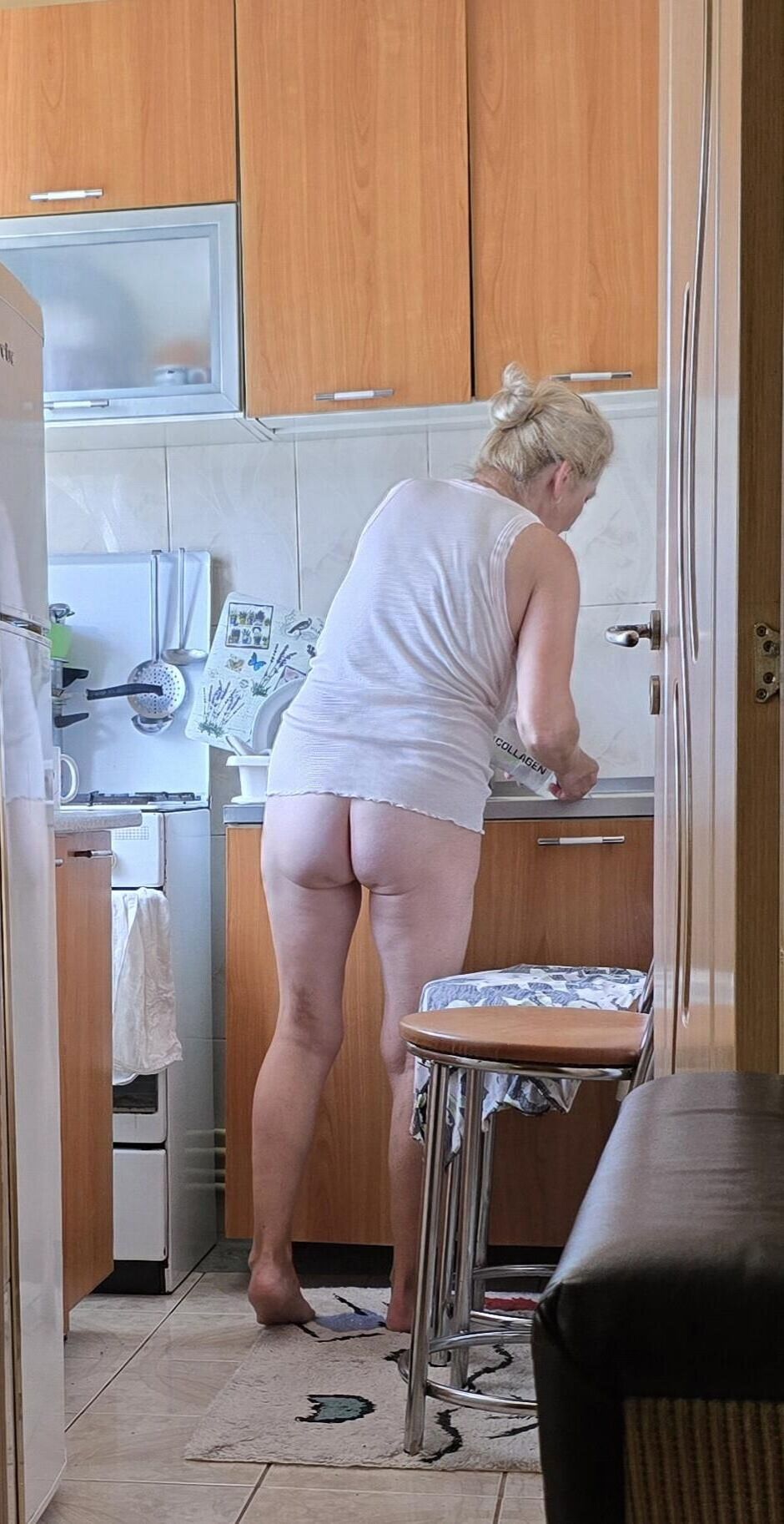 Slut Maria loves to be in her naked cunt