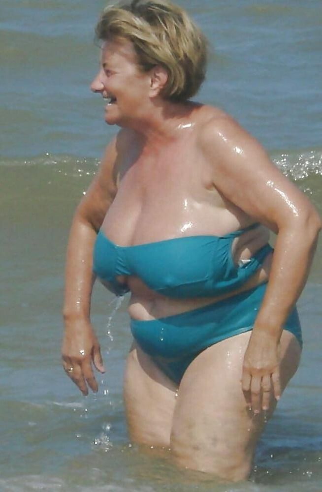 Gilf bikini babes