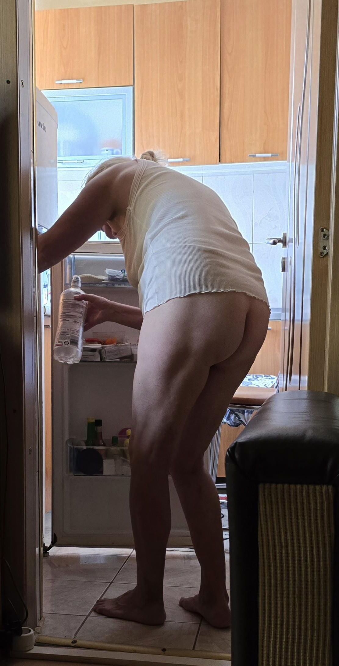 Slut Maria loves to be in her naked cunt