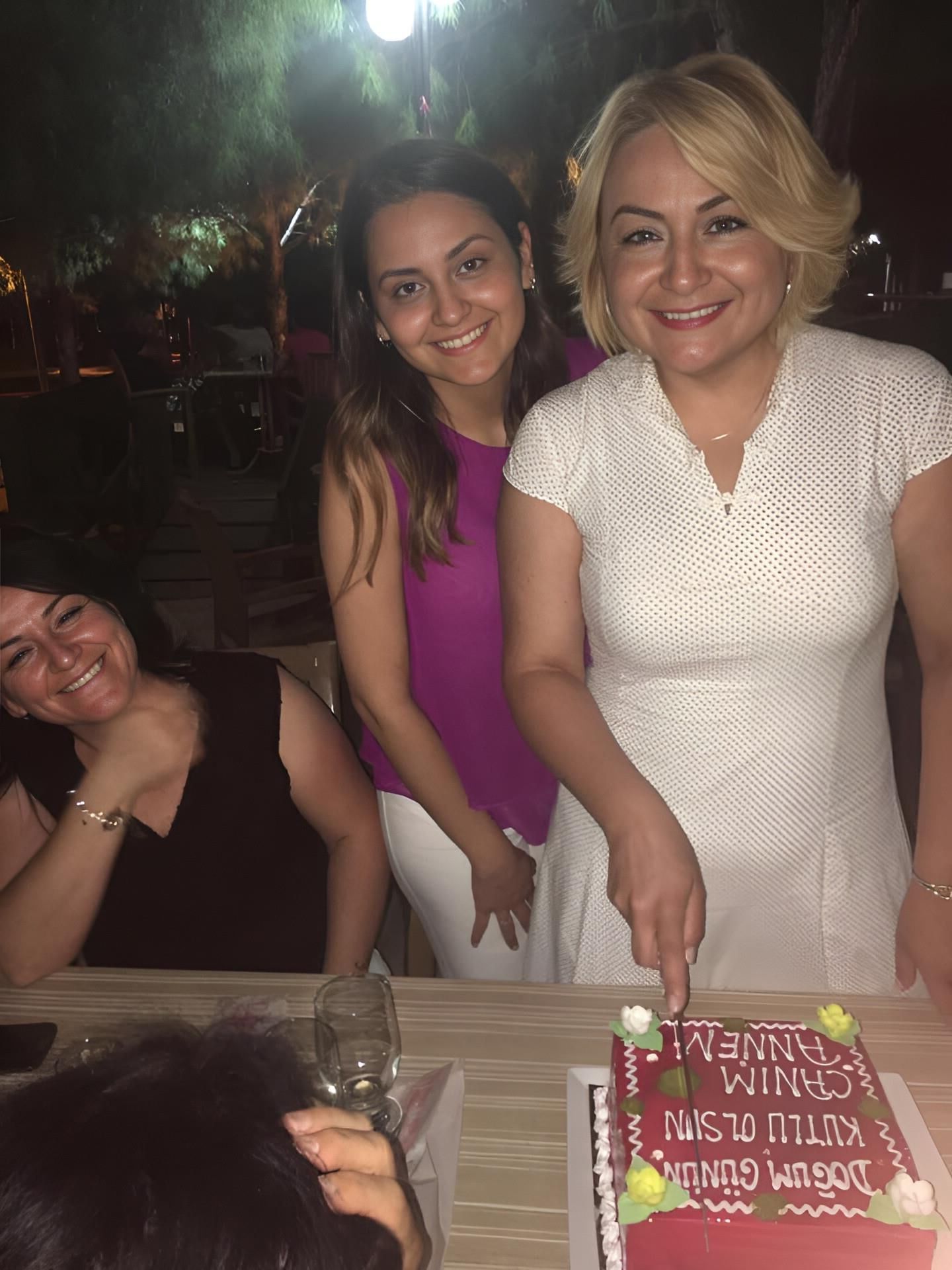 Türkische reife Dame Bild