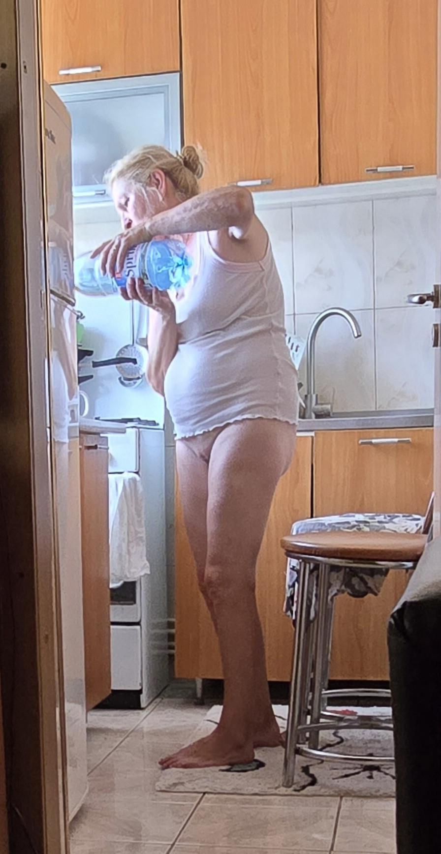 Slut Maria loves to be in her naked cunt