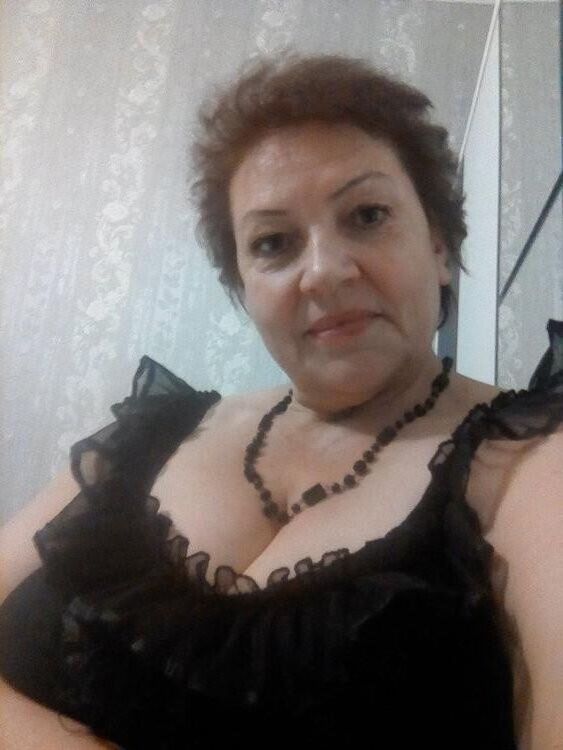 Cielo de escote de la abuela grande