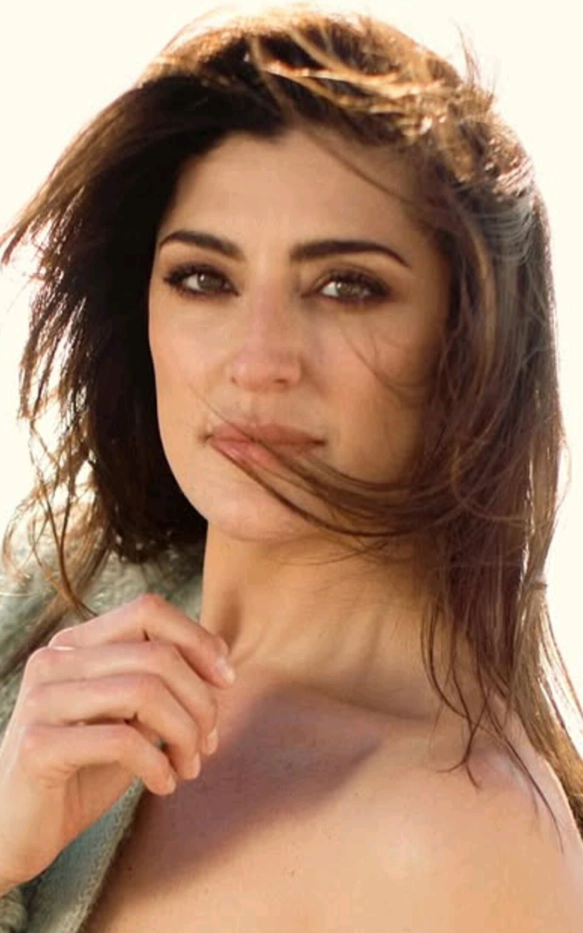 GODDESS Elisa Isoardi_