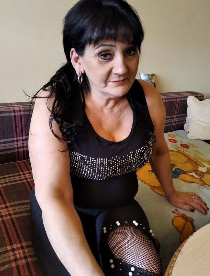 Help. Im addicted to granny cleavage.