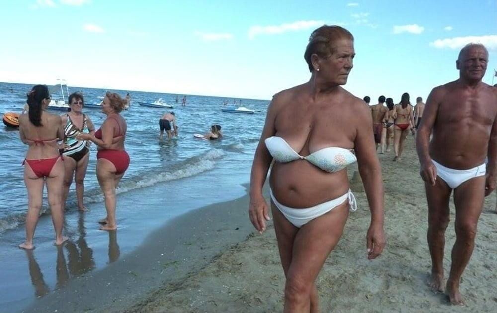 Gilf bikini babes 