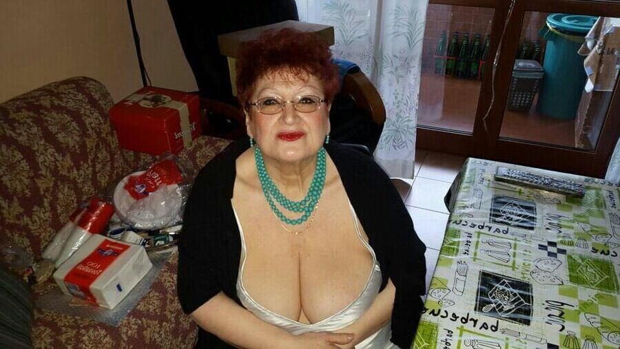 Big titted granny cleavage heaven 