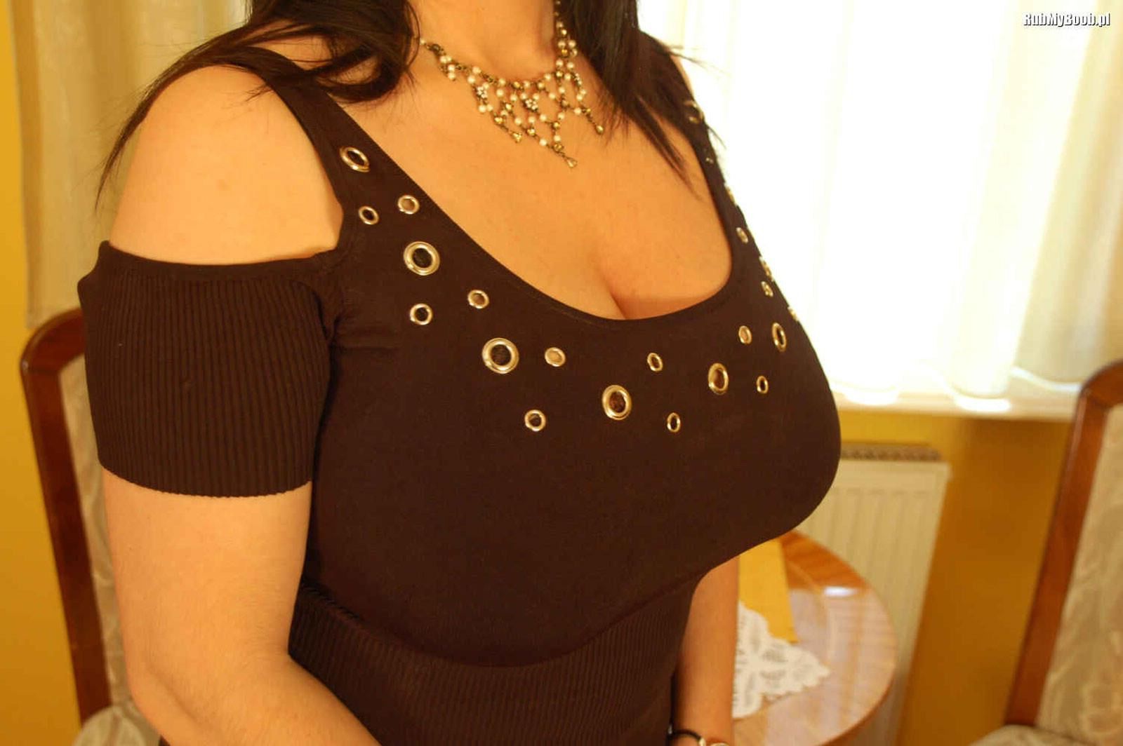 Exanti Mature Polish Brunette Exhibits Her Enticing Cleavage
