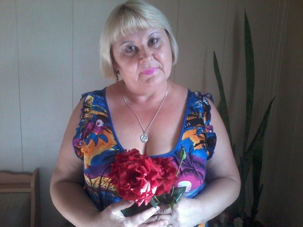 Help. Im addicted to granny cleavage.