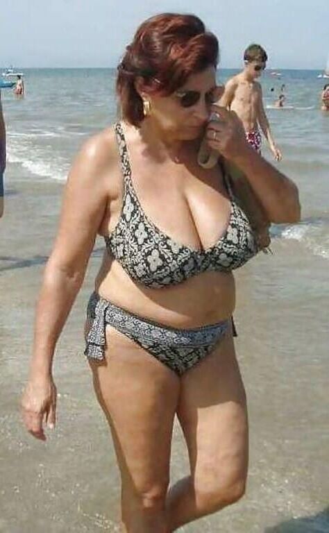 Gilf bikini babes 