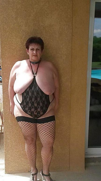 Ältere Damen mit schönen großen Busen