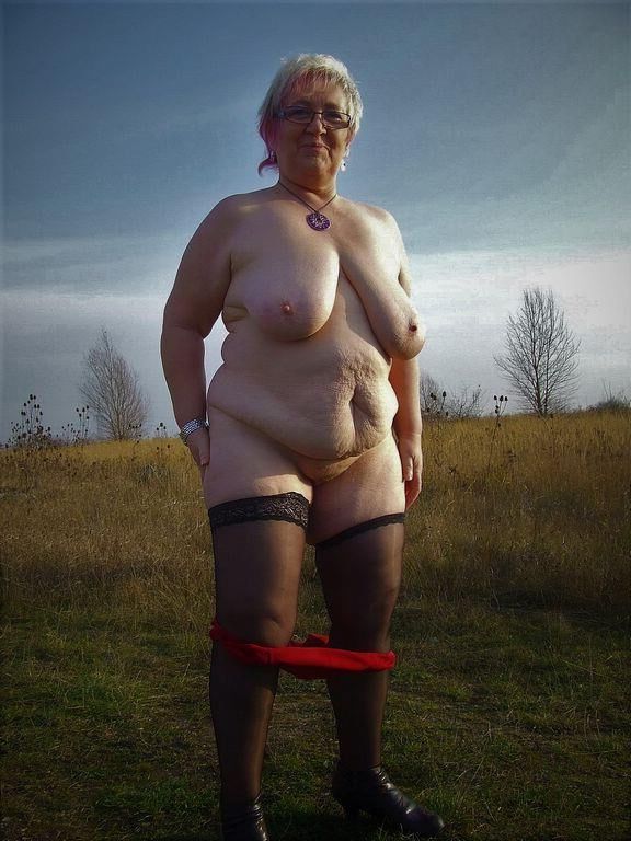 Dames plus âgées avec de beaux grands seins