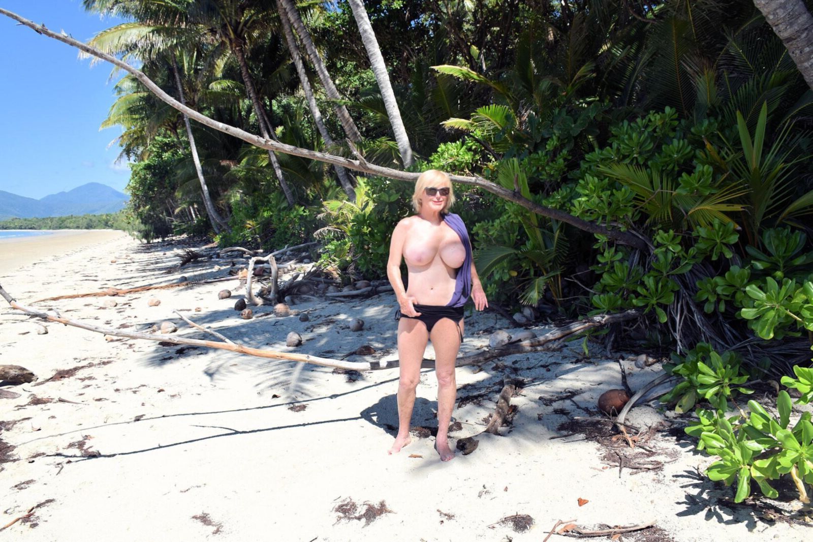 La deliciosa Lady Diane se vuelve salvaje: arbusto, playa y parques!