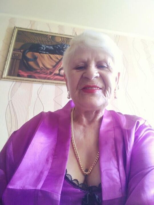 Help. Im addicted to granny cleavage.