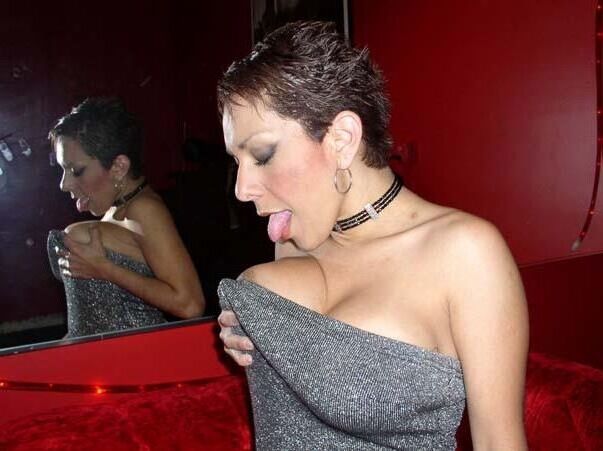 Reife nutte zeigt sich in club