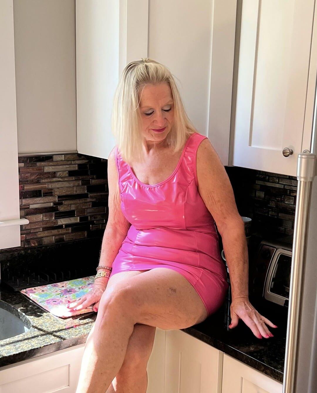 Incredible GILF