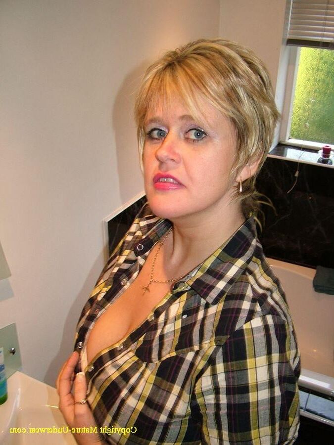 . Jayne Buxom mature wench