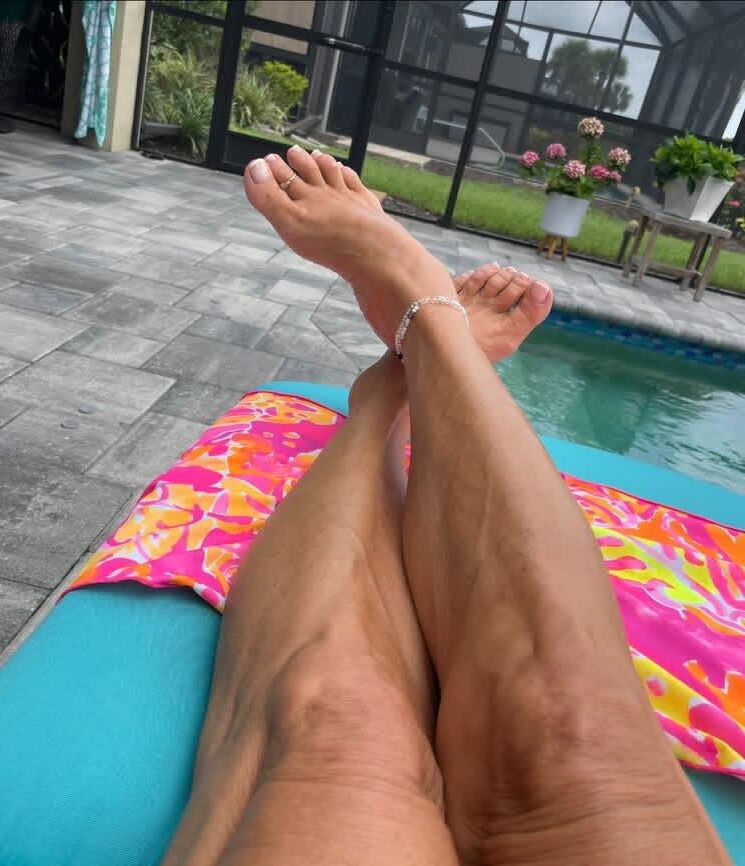  Legs, Feet and Toes
