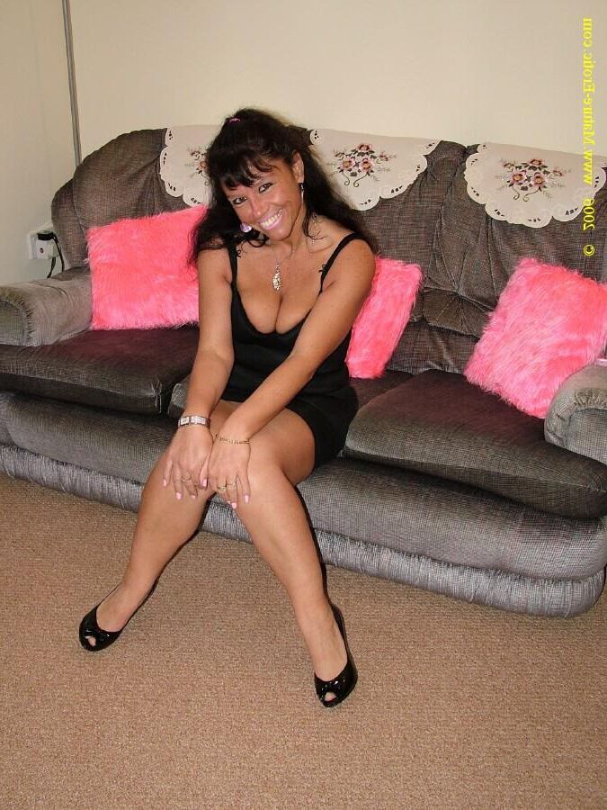 . Kim Mum has big knockers and gleaming white choppers