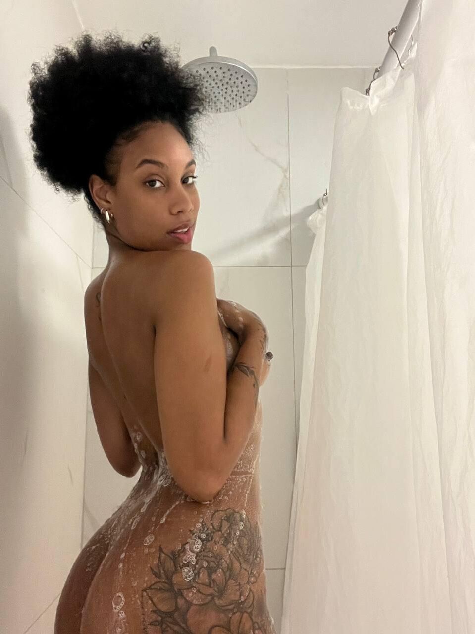 BLACK NIA WITH A SWEET BODY