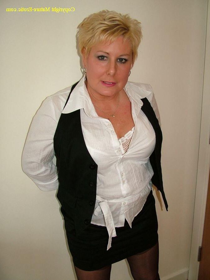 . Jeanie this busty gran wants to sit on your face