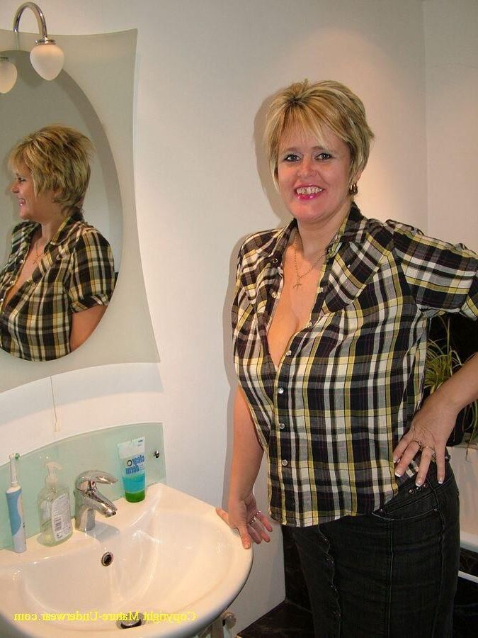 . Jayne Buxom mature wench