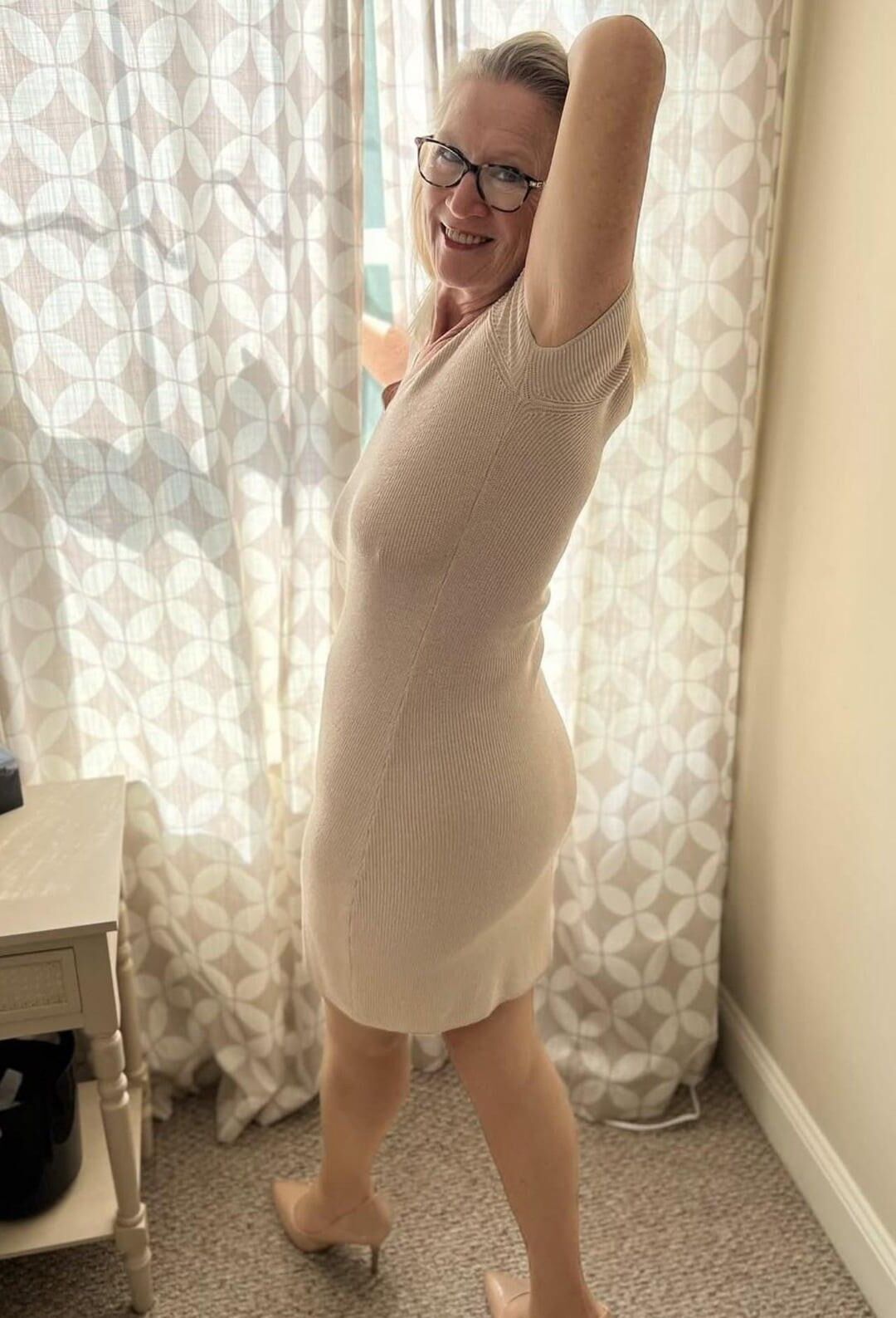 Incredible GILF