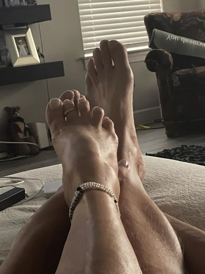  Legs, Feet and Toes
