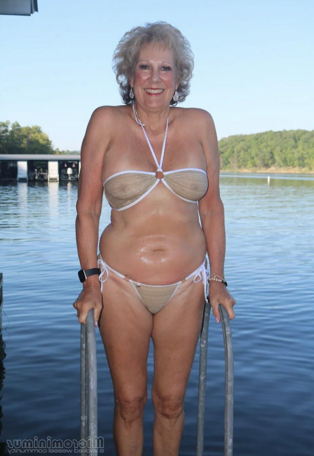 Magnificent GILF