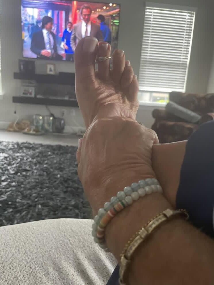  Legs, Feet and Toes