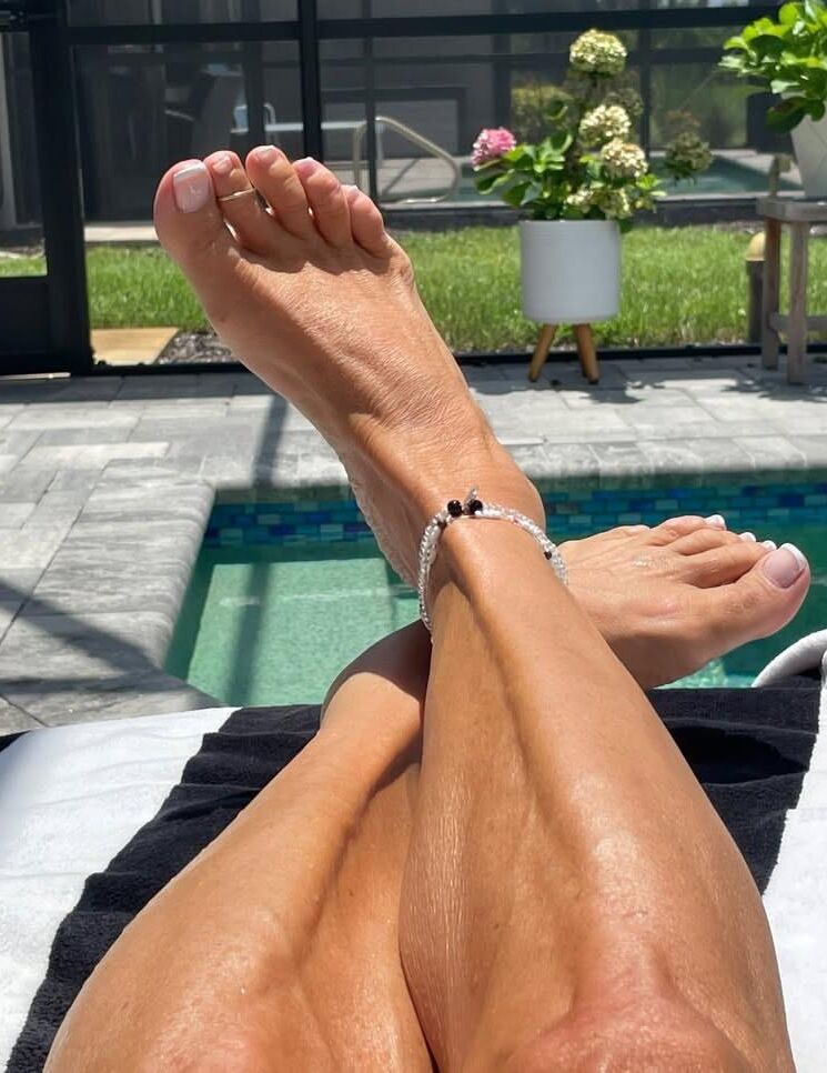  Legs, Feet and Toes