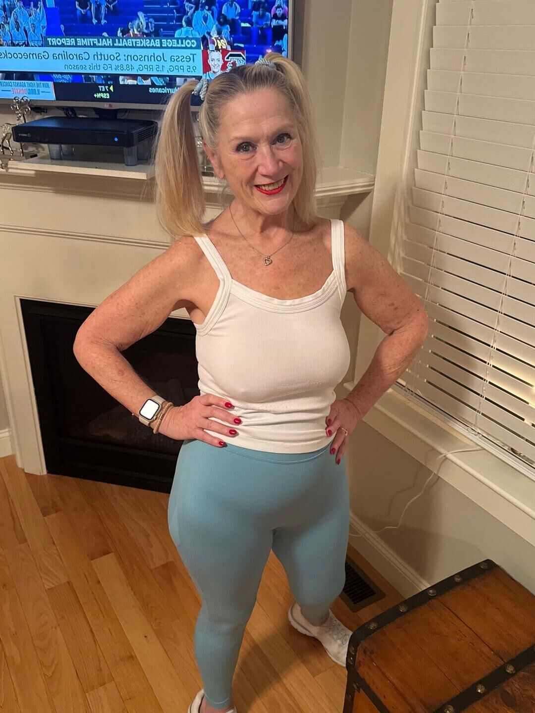 Incredible GILF