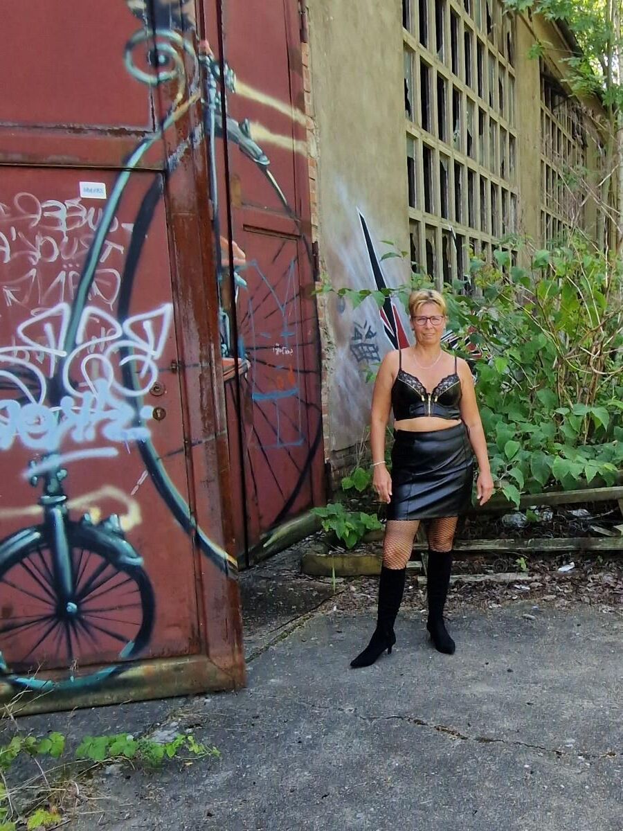 Pierced slut Silke lost place shooting
