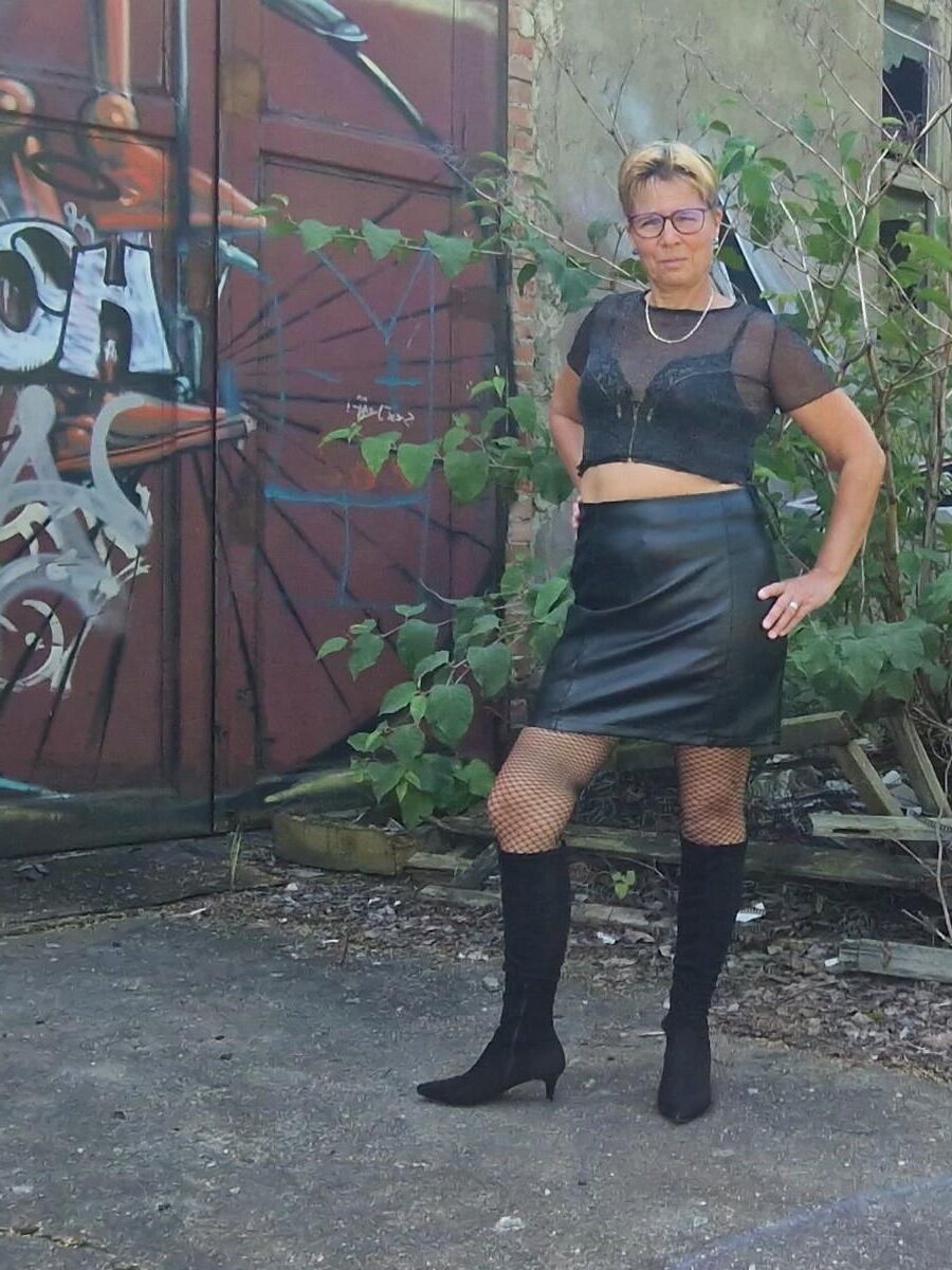 Pierced slut Silke lost place shooting